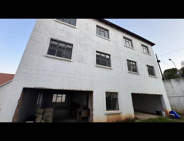 8 BEDROOM HOUSE FOR SALE IN KENSINGTON